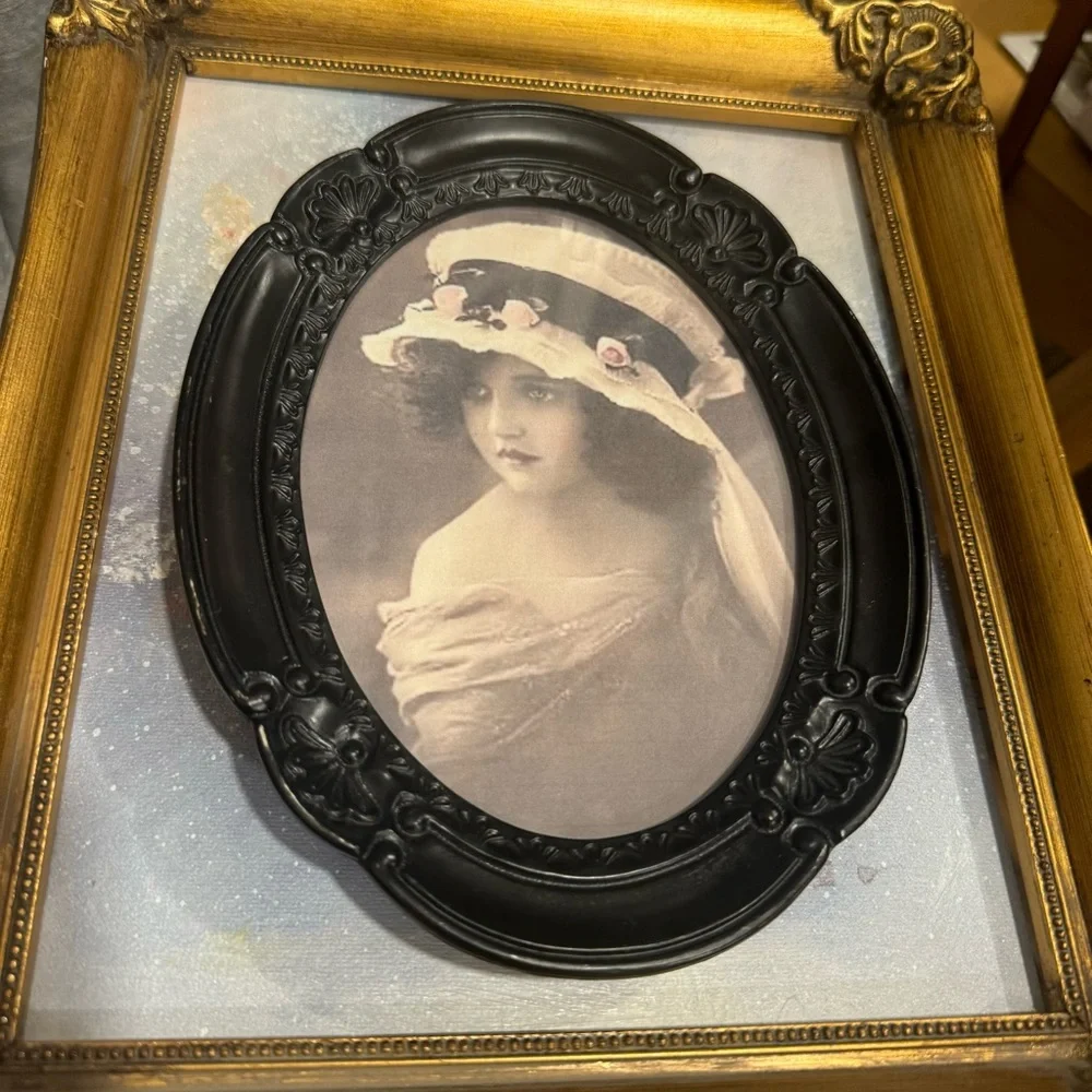 Vintage |Decorel Heirloom Oval  Black Color Ornate Photo Frame For 5”x7” Photos,
